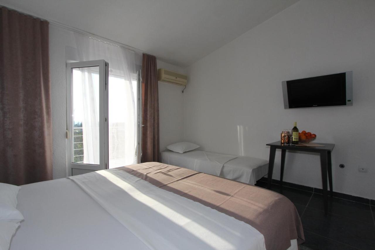 Villa Emeja - Bar - Montenegro Buitenkant foto