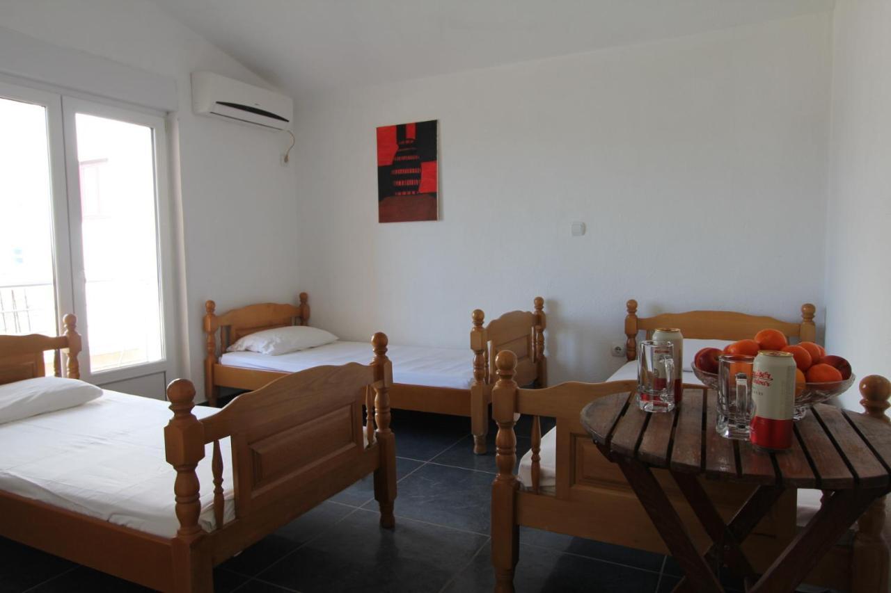 Villa Emeja - Bar - Montenegro Buitenkant foto