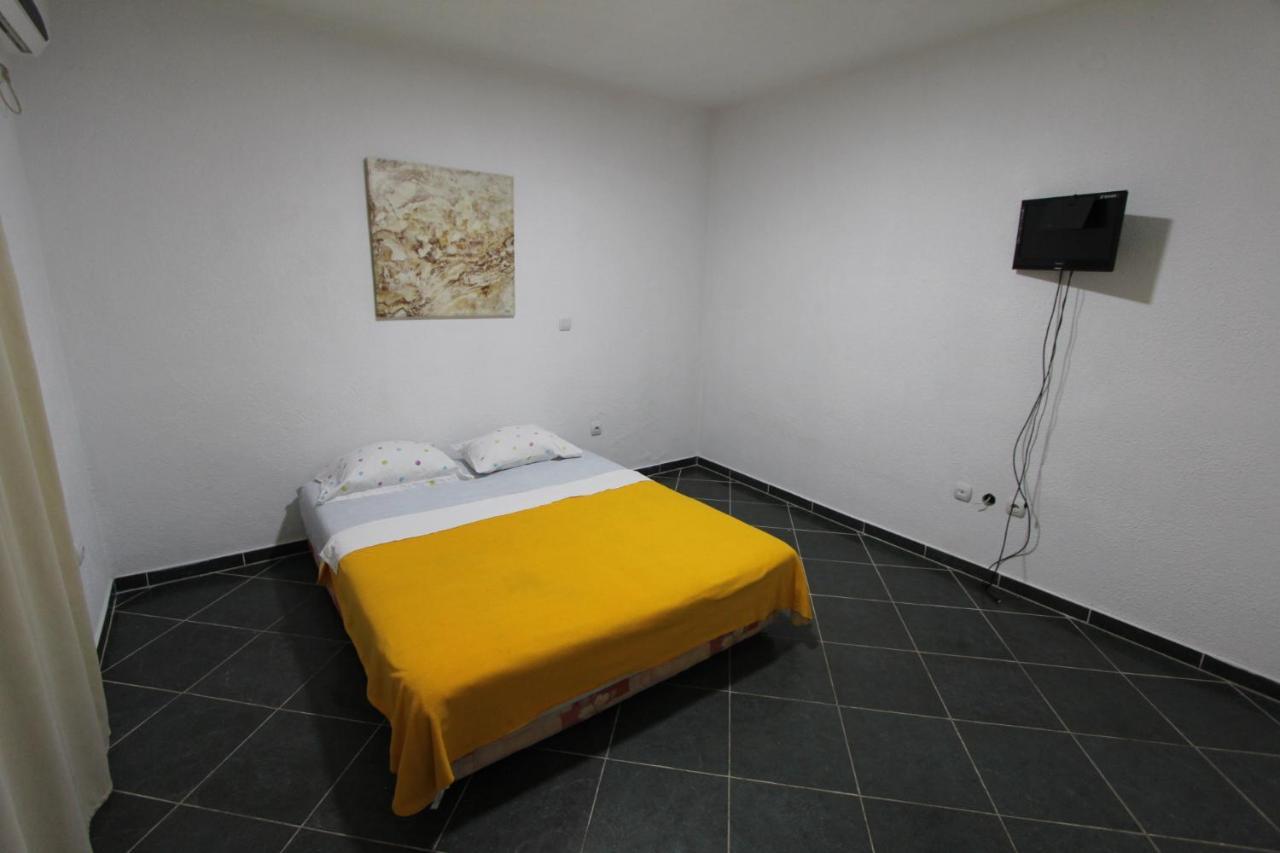 Villa Emeja - Bar - Montenegro Buitenkant foto