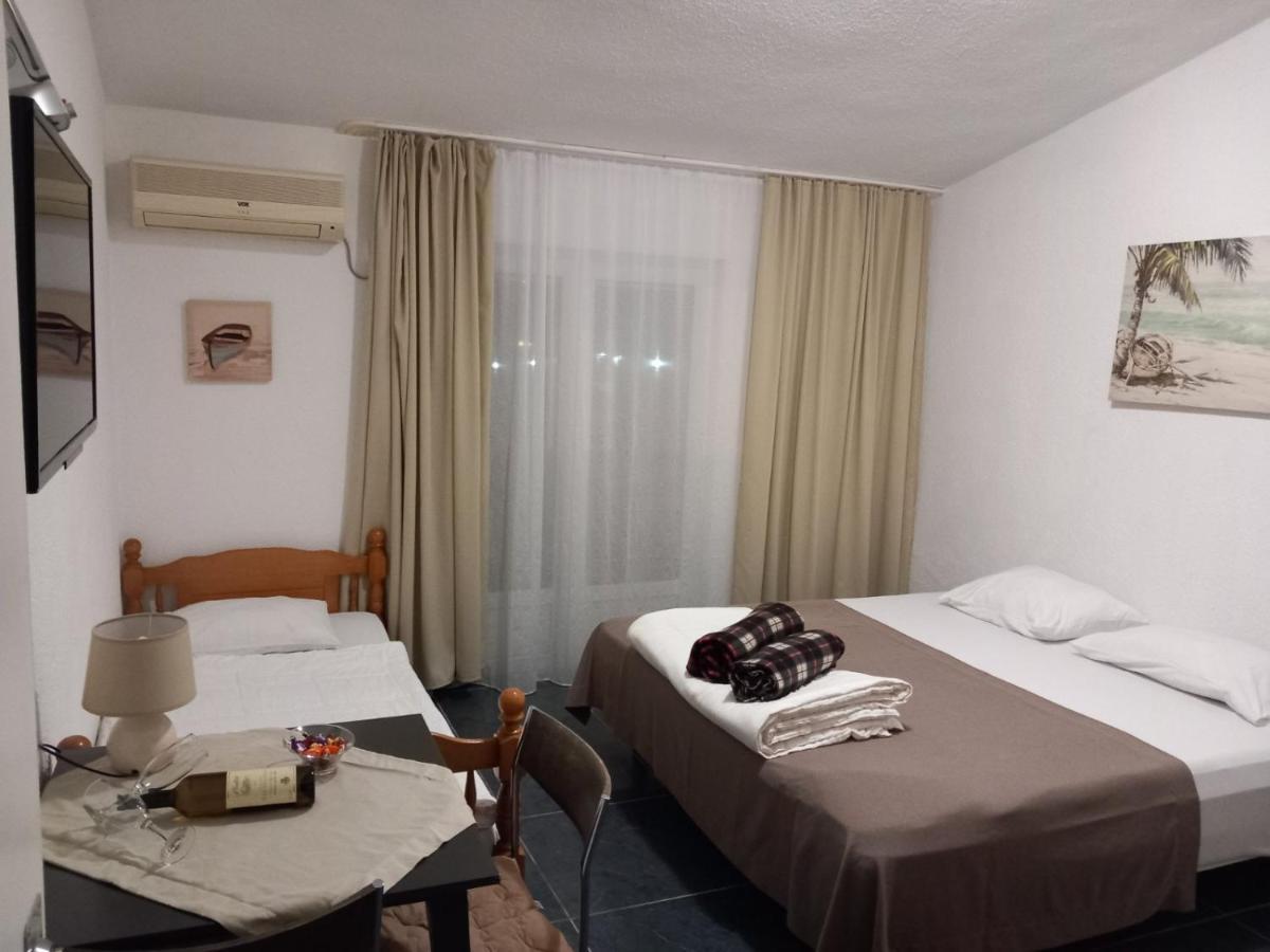 Villa Emeja - Bar - Montenegro Buitenkant foto