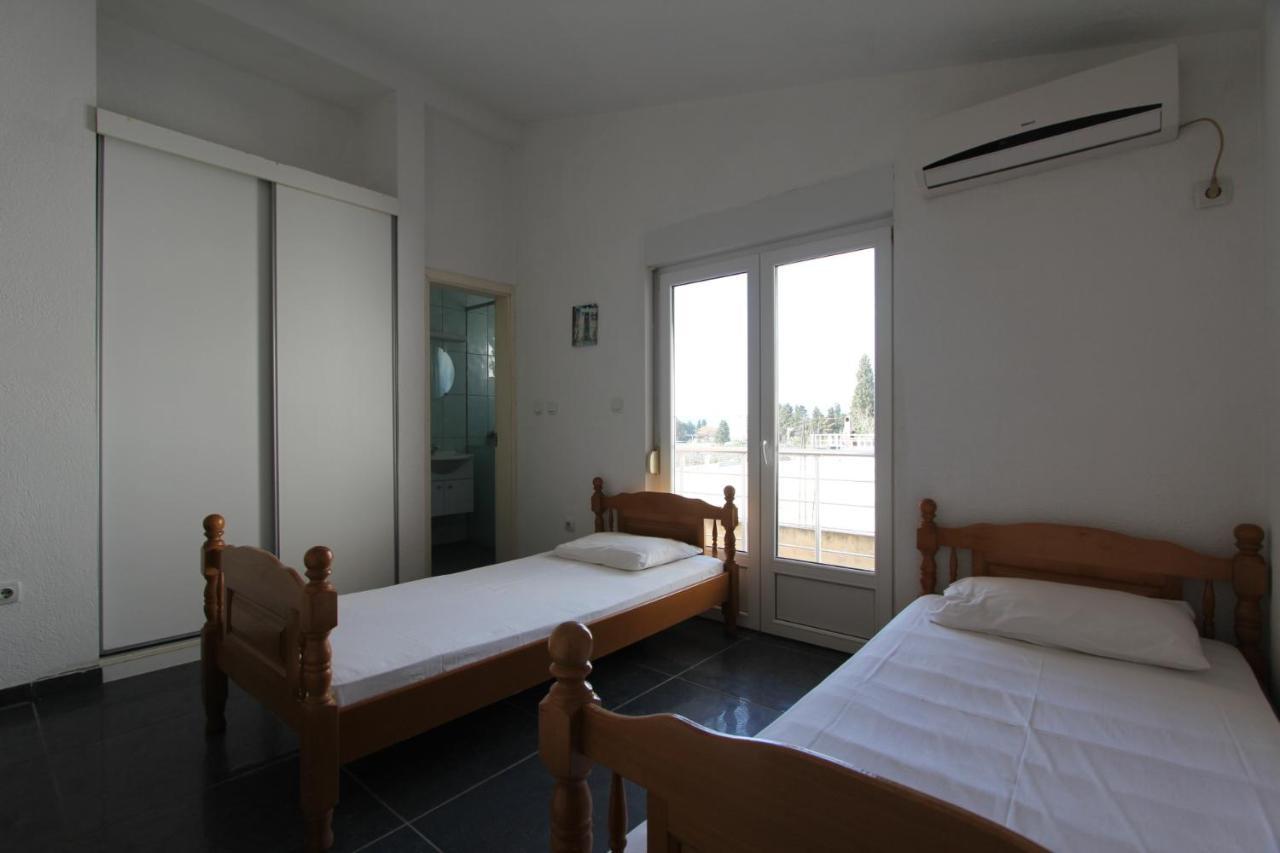 Villa Emeja - Bar - Montenegro Buitenkant foto