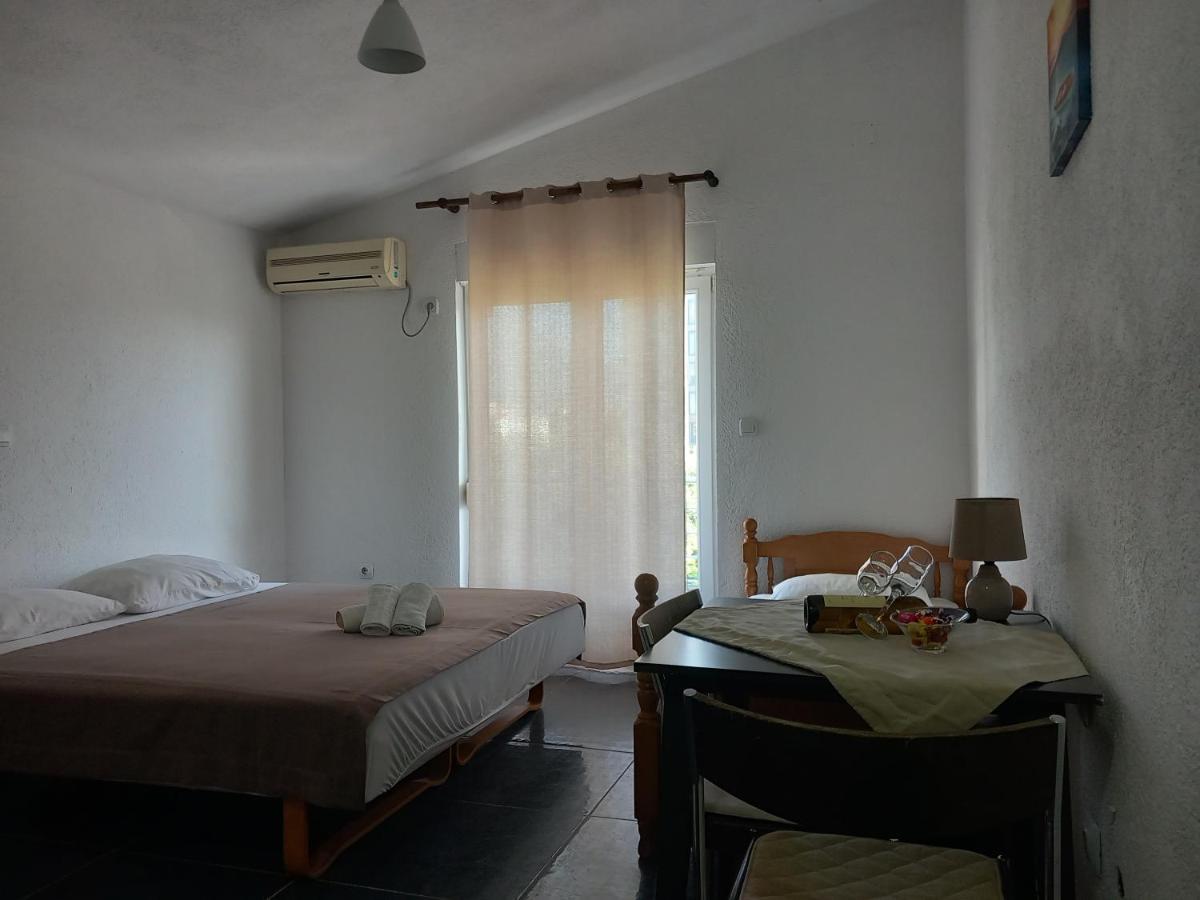 Villa Emeja - Bar - Montenegro Buitenkant foto