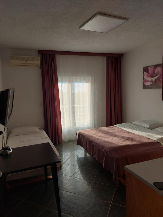 Villa Emeja - Bar - Montenegro Buitenkant foto
